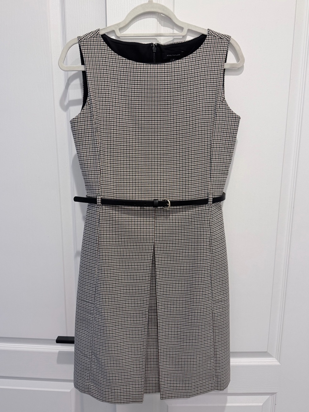Ann Taylor Houndstooth Pleat Belted Sheath Dress (Size 2)